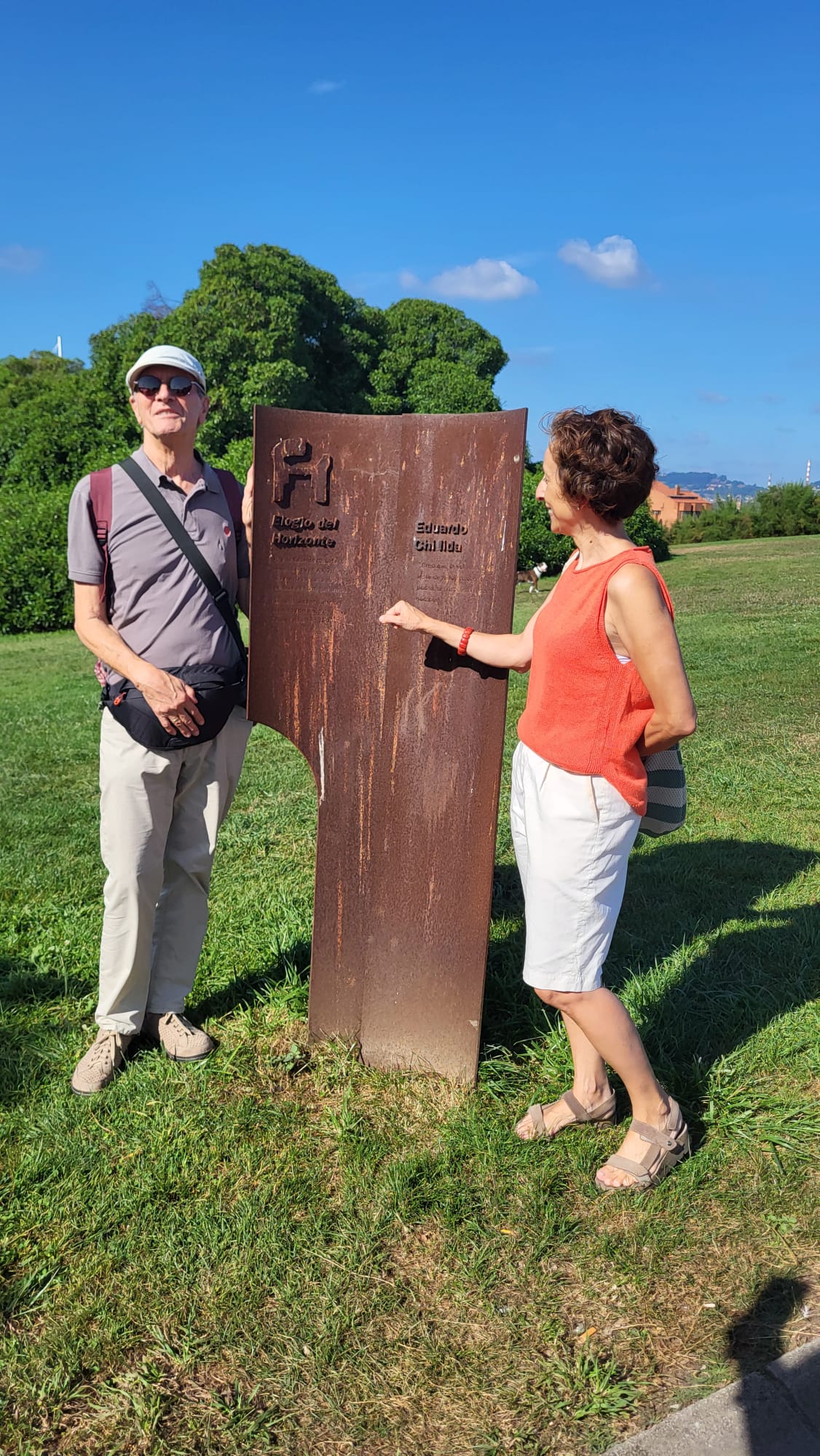 En el letrero del Elogio del Horizonte